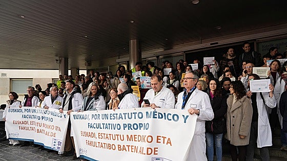 «Hemos llegado a una situación límite. Los médicos se están yendo a la privada o fuera del país»