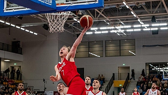 Frey termina 'tocado' ante Bulgaria y Hlinason disfruta de una victoria histórica ante Lituania