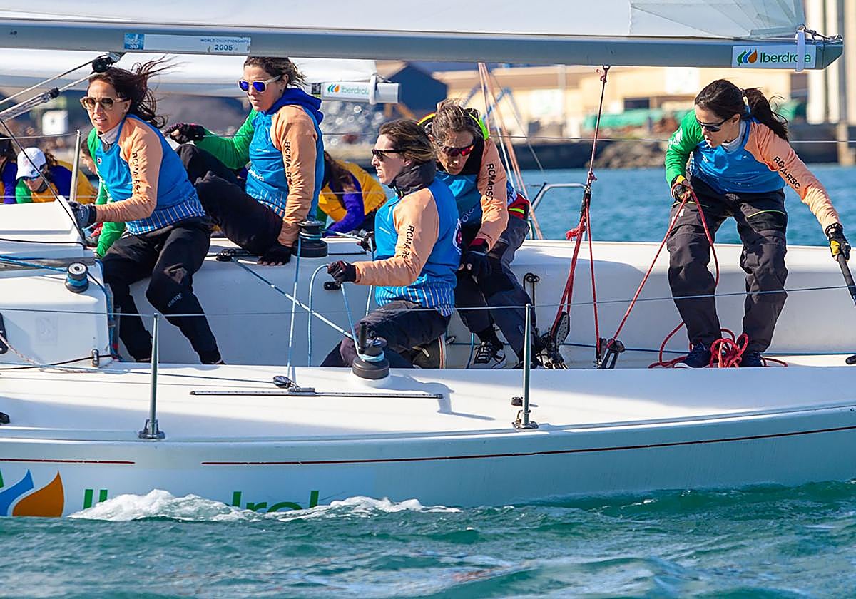 EKP Women’s Cup J80: Top Female Sailing Teams Compete in Getxo
