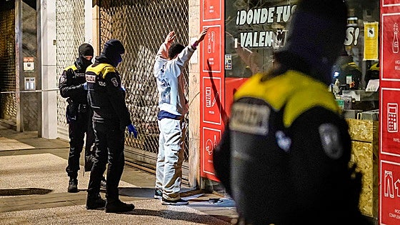Ertzaintza y Policía Local requisan ya cinco armas blancas cada semana en Vitoria