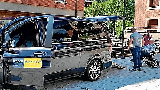 Jubilados de Arratia lamentan las nuevas condiciones del servicio de taxis a demanda