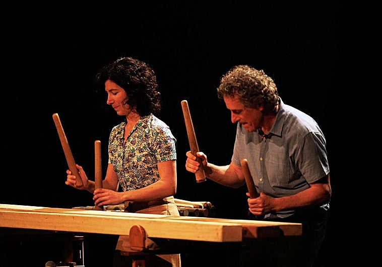 El Festival Loraldia homenajea en modo 'performance' a Mikel Laboa, los Artze y Zumeta