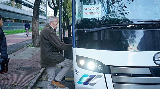 Así afecta la huelga de este martes al tranvía, los autobuses y a otros servicios en Vitoria y Álava
