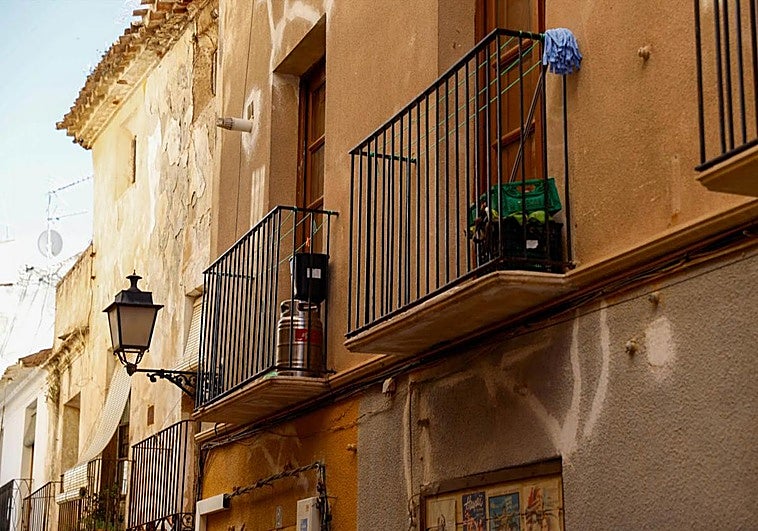 Indemnizan con 3.000 euros a una trabajadora vasca espiada en su balcón durante la baja laboral