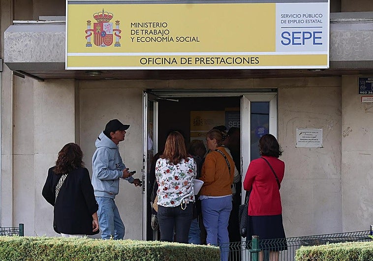 ¿Debo presentar la renta si cobro el subsidio? El SEPE cambia las reglas para este 2026