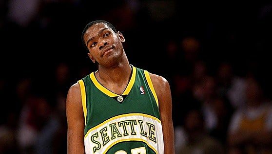 NBAk 32 taldera zabaltzeko bidea ireki du