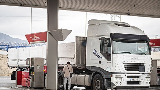 Los transportistas denuncian que España está entre los países de la UE con los precios de los carburantes más elevados