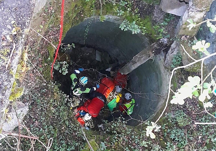 Rescatan en Lemoa a un menor tras caer a un pozo de más de 10 metros de profundidad