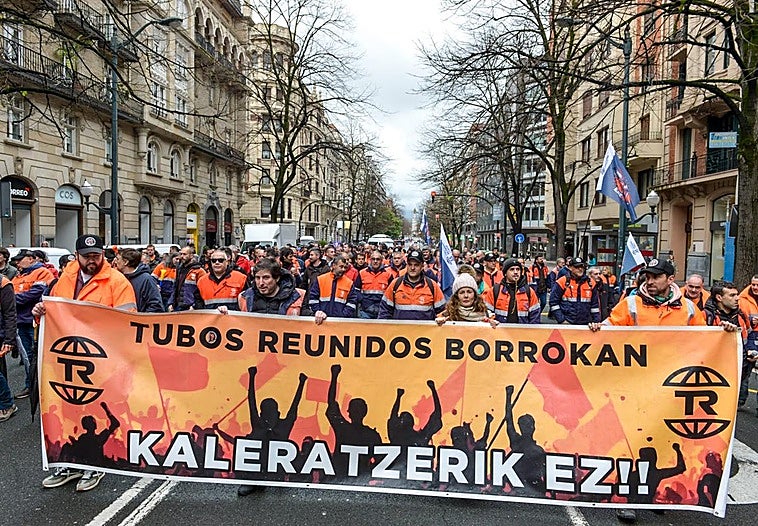 Trabajadores de Tubos Reunidos se manifiestan en Bilbao contra el ERE