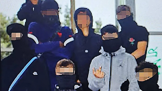 Investigan si los cinco detenidos en Murgia por apuñalar a un menor en Vitoria pertenecen a una banda juvenil de Bizkaia