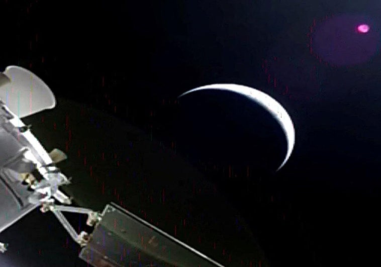 La curiosa imagen de la Tierra tomada desde la cápsula Orion de la misión Artemis 2