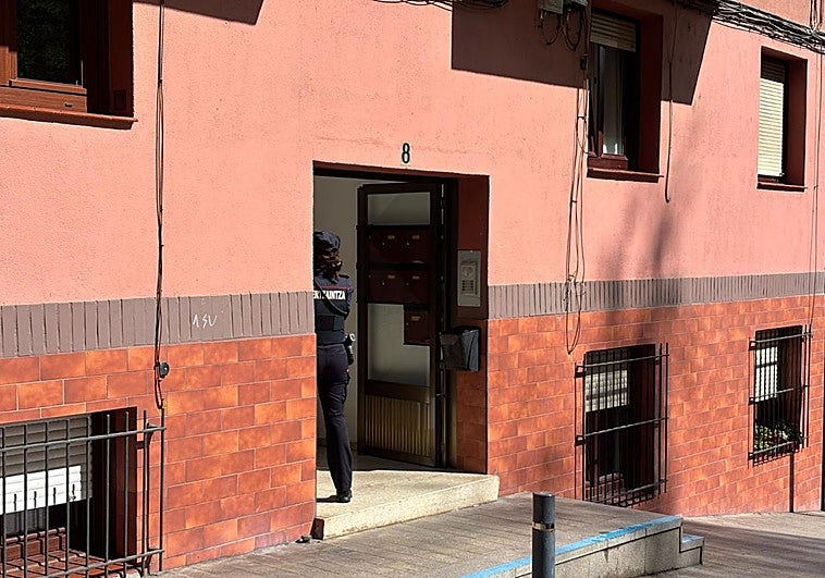 «Sólo andaba con el novio. Ella le invitaba siempre porque nunca traía dinero»