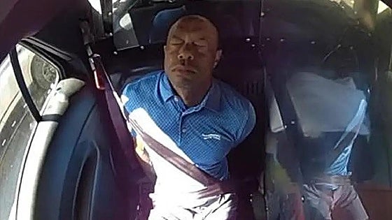 Tiger Woods abandona EE UU en busca de un tratamiento
