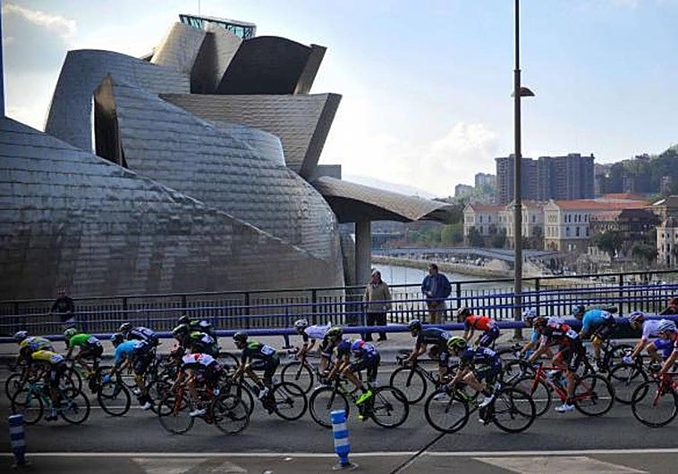 Así afectará este lunes la contrarreloj de la Itzulia al tráfico en Bilbao en plena operación retorno