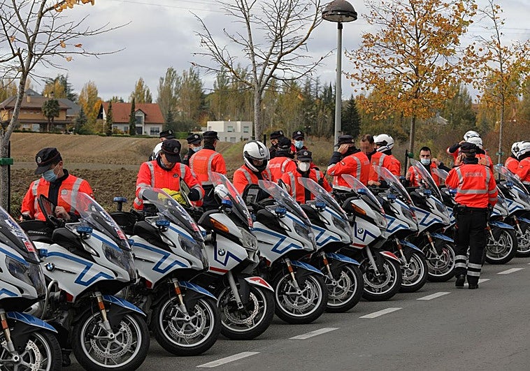 El Gobierno vasco deberá dotar de ropa oficial adaptada a 400 motoristas de la Ertzaintza