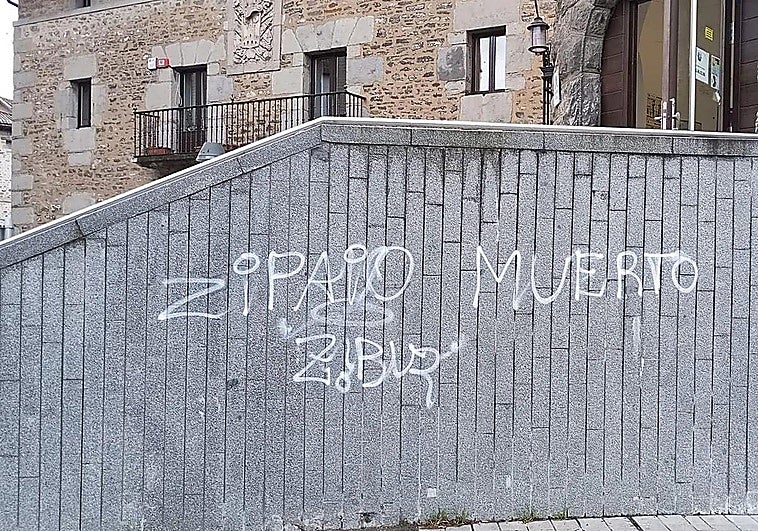 Aparecen nuevas pintadas contra la Ertzaintza en Amurrio