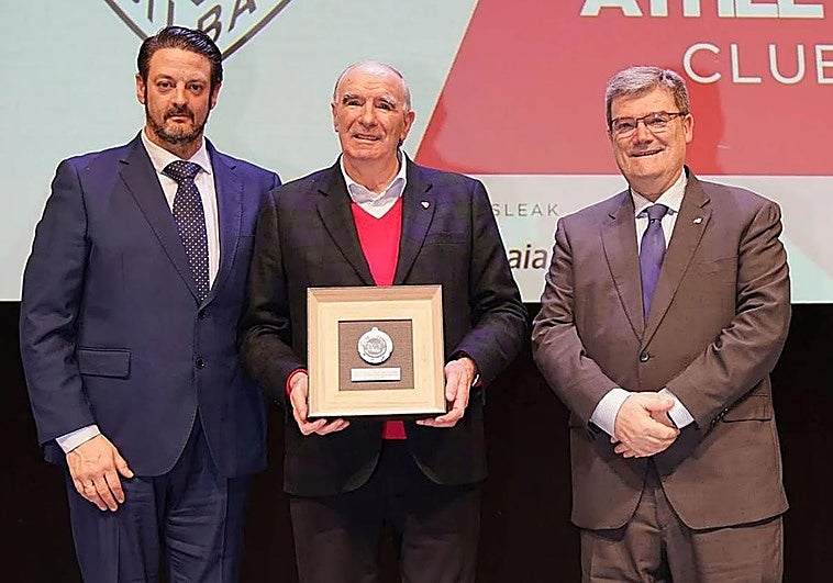 San Román, ex hombre fuerte de Uriarte, dice que no opta a la presidencia pese al «apoyo de muchísima gente»