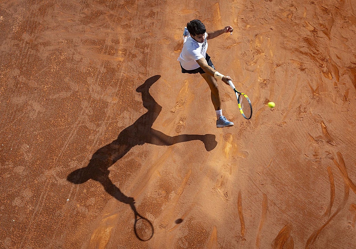 Carlos Alcaraz Starts Clay Season to Defend World No. 1 Ranking