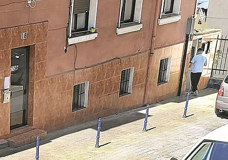 Familias conflictivas okupan dos pisos en Portugalete tras la muerte de sus dueños