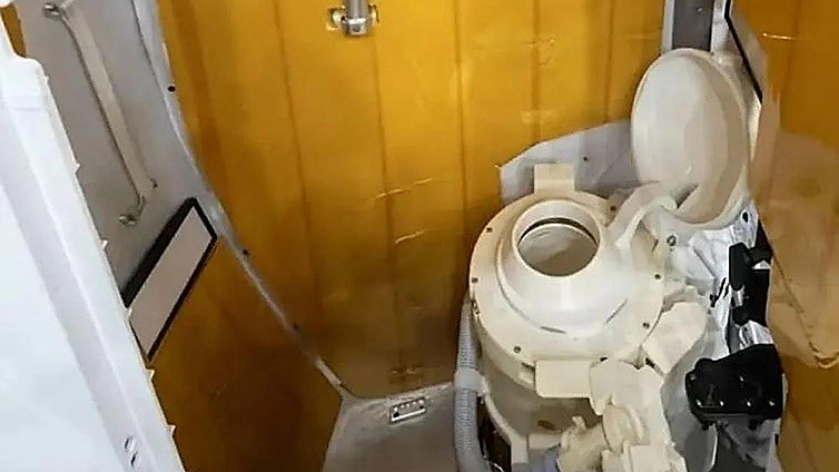 El inodoro defectuoso de 23 millones, la Nutella y la ducha espacial