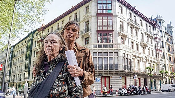 «Quieren echar de casa a mi madre con 80 años y sin darnos una alternativa»