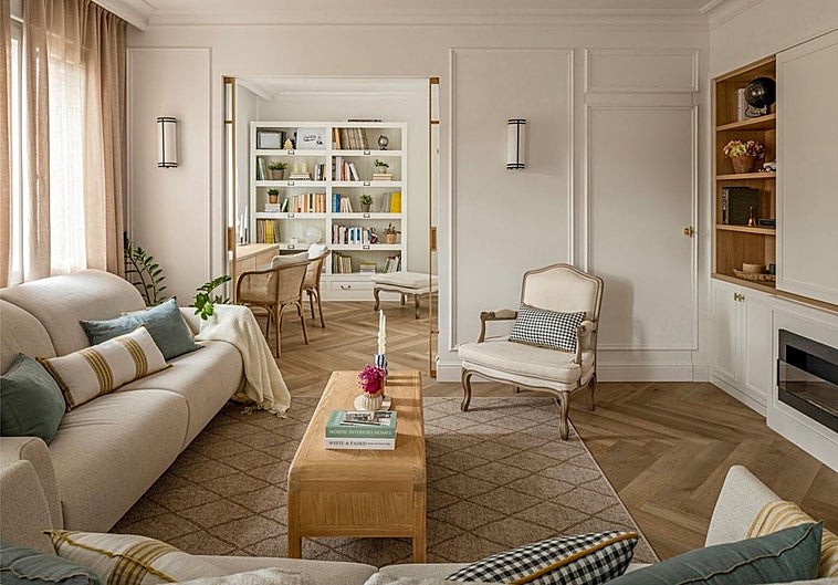 Con vistas a la ría y puertas invisibles: el hogar luminoso de una pareja y su hija en el Campo Volantín