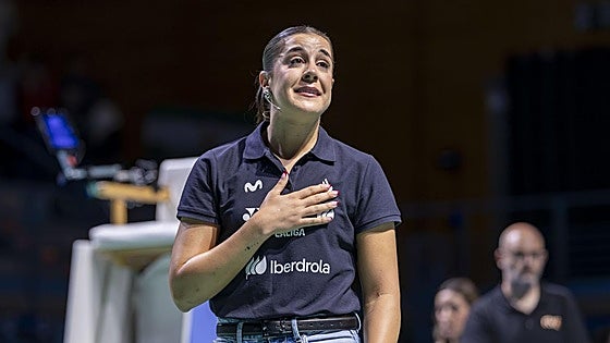 Con lágrimas y un emotivo recuerdo a su padre fallecido; así se despide Carolina Marín del bádminton