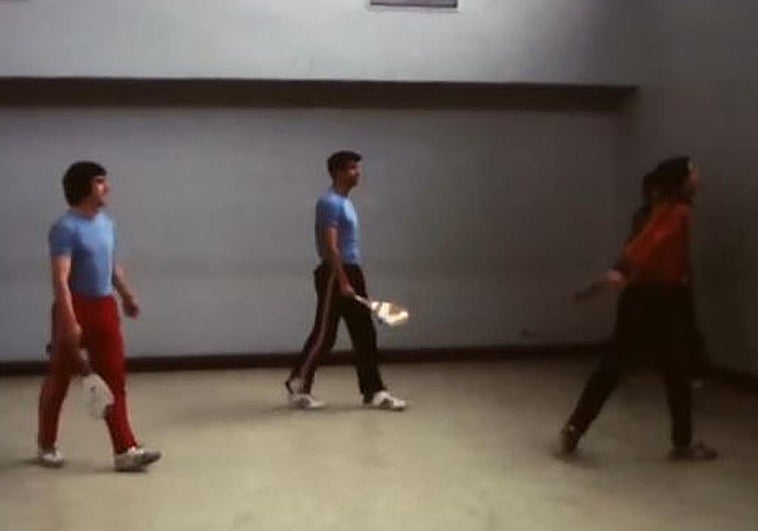 El día que los jugadores del Athletic prepararon la final de la UEFA jugando a pala