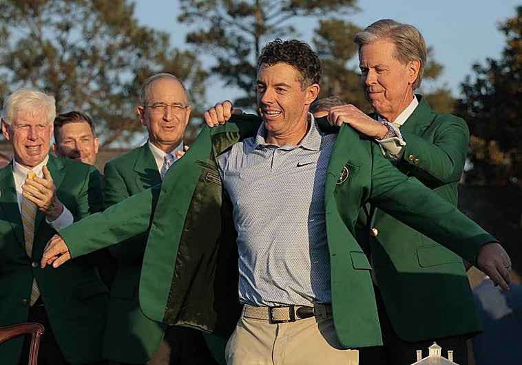 Rory McIlroy se viste su segunda chaqueta verde consecutiva