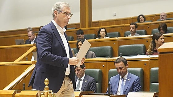 El PNV apura la negociación con el PSE para blindar el euskera en las OPE