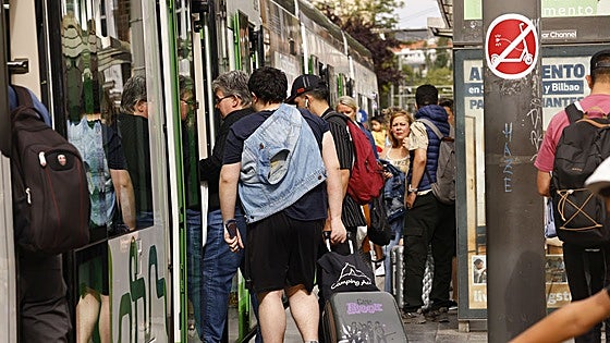 El precio del billete simple del tranvía de Vitoria sube desde el próximo lunes