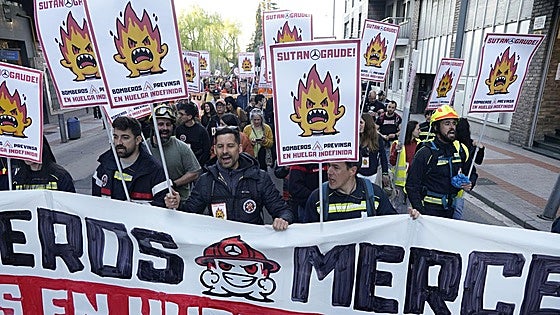 Mercedes rompe con la subcontrata de bomberos y aboca a 27 empleados al despido