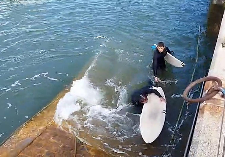 El heroico rescate de Oskar a un surfista en Mundaka: «Si no llega a ser por mí y otro compañero, se ahoga»
