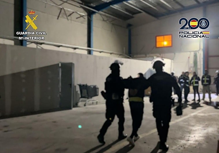 Un detenido en Bizkaia en una macro operación antidroga: la cocaína se cocinaba las 24 horas y se ocultaba en harina