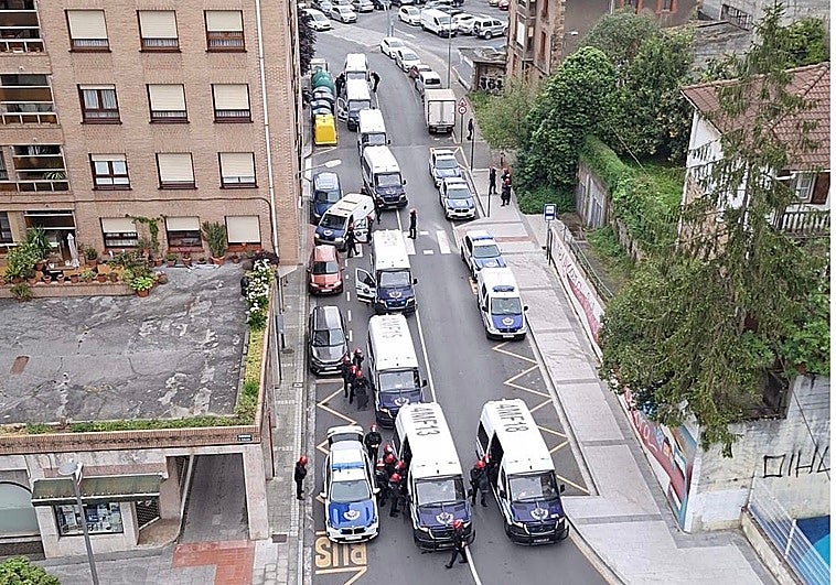 Fuerte despliegue policial en Galdakao para el desalojo del gaztetxe