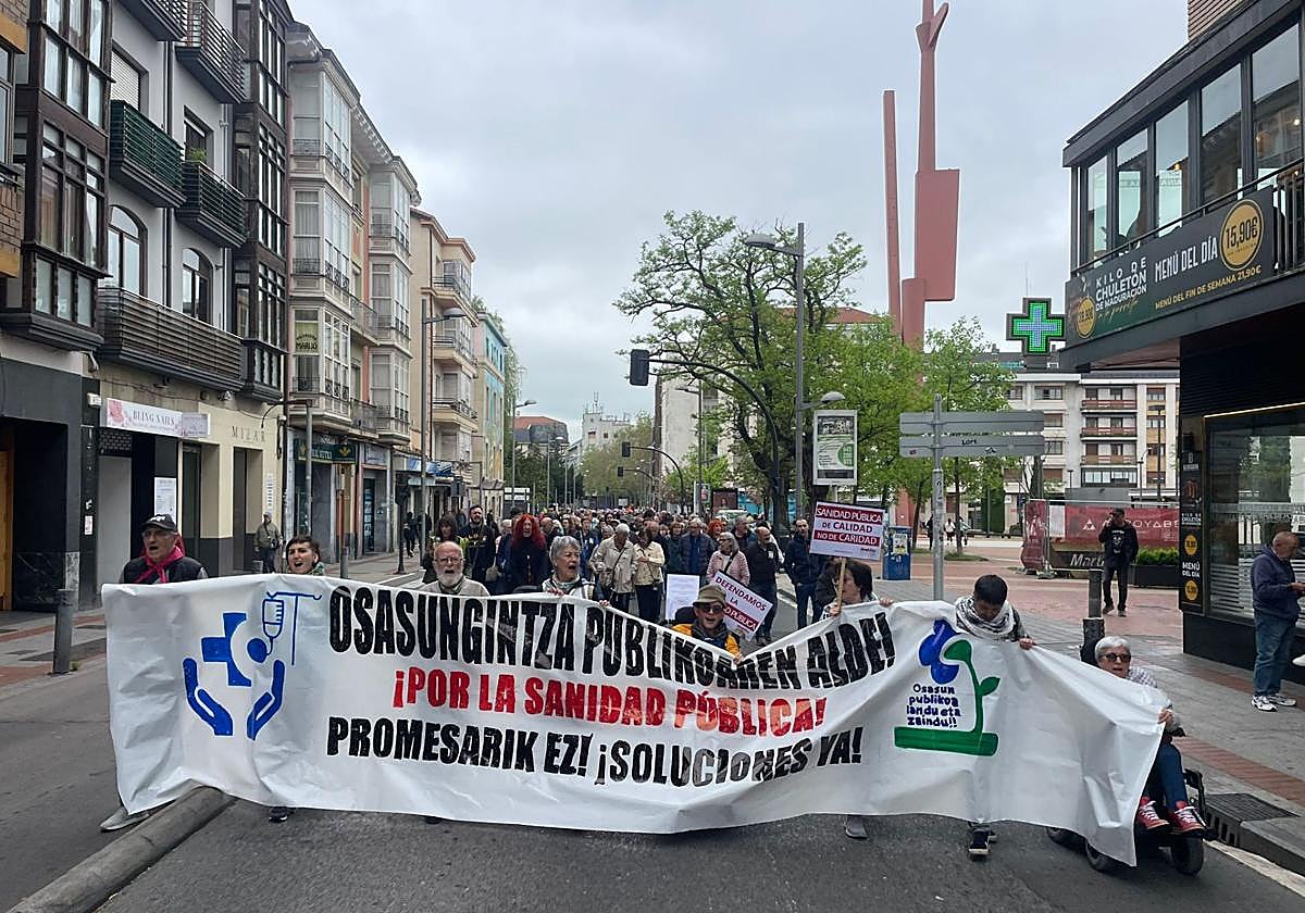Cientos de personas se manifiestan en Vitoria ante el «deterioro» de la ...