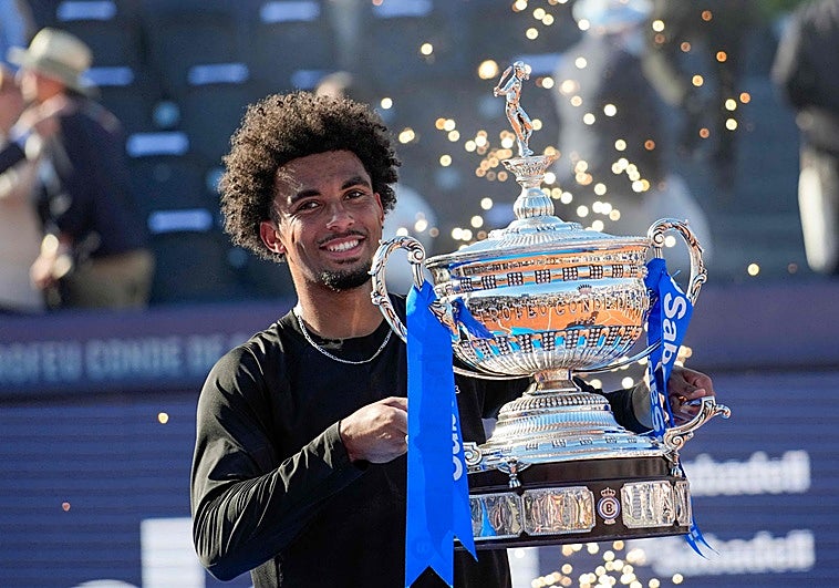 Arthur Fils sorprende a Andrey Rublev para ganar el Godó