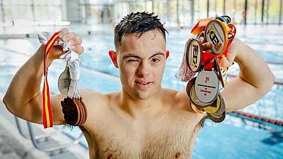 «Mi madre me lanzó a la piscina con seis meses»