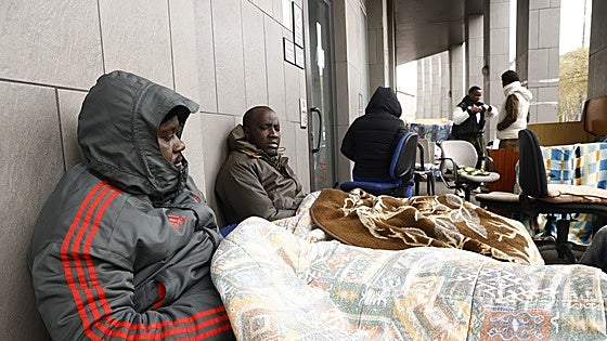 Vecinos de Salburua urgen a las instituciones crear una mesa para abordar la situación de los malienses