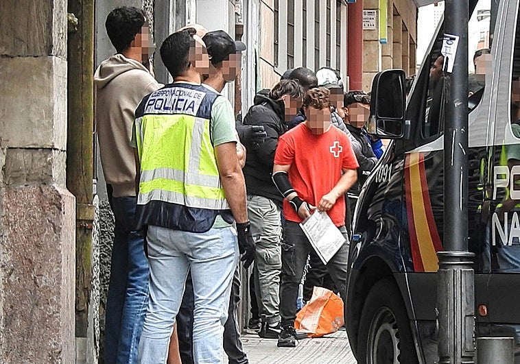 La Policía Nacional detecta 10 abandonos de menores extranjeros en Bizkaia en un año