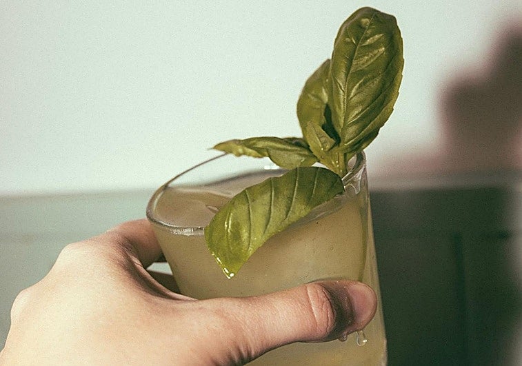 Tragos creativos y bocados sencillos en este bar de barrio bilbaíno