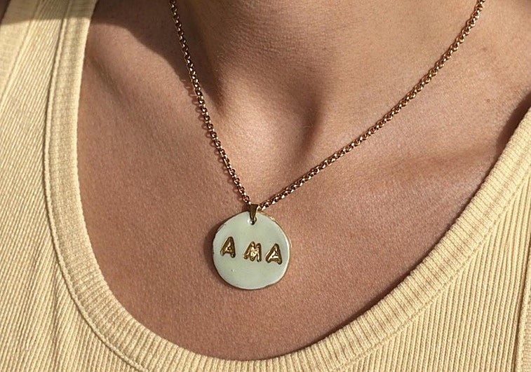 De un capazo lleno de flores a un colgante con la palabra 'ama': ideas vizcaínas para acertar el Día de la Madre