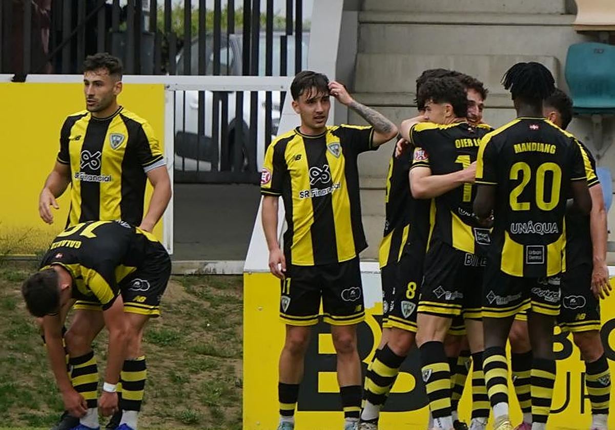 Only write the title, nothing else. Barakaldo Arrolla al Lugo y Escalan a la Sexta Plaza Tras Tres Partidos Decepcionantes: Actuación Brillante de los Gualdinegros
