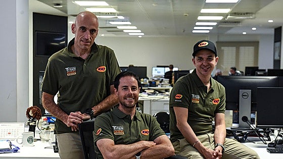 Tres periodistas de EL CORREO en la Titan Desert: «El desierto es inhumano pero atrae»
