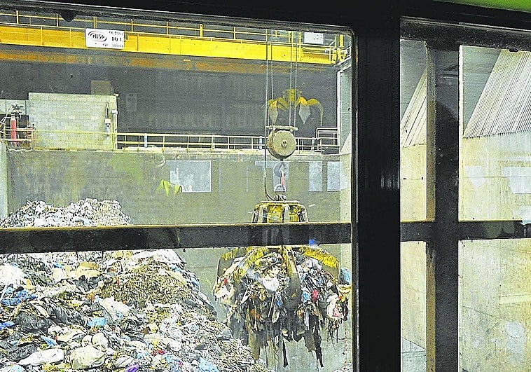 Los municipios pagan ya un 87% más que en 2020 por tratar la basura no reciclada