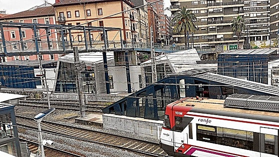 La estación de Renfe de Barakaldo ya es accesible tras dos años y medio de retraso