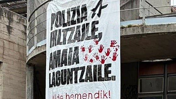 Sindicatos policiales denuncian la «campaña de odio» de Ernai tras la pancarta colgada en Barakaldo