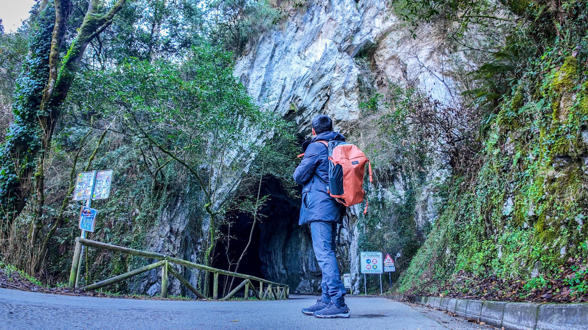 El único pueblo de España al que se accede por una cueva
