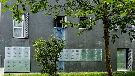 El Gobierno vasco blinda decenas de pisos vacíos en Bizkaia con puertas 'antiokupa'