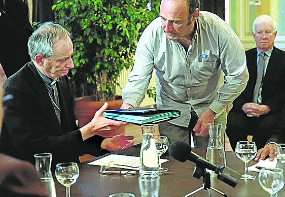 Pradales se verá en Bolonia con el cardenal Zuppi, exmediador con ETA